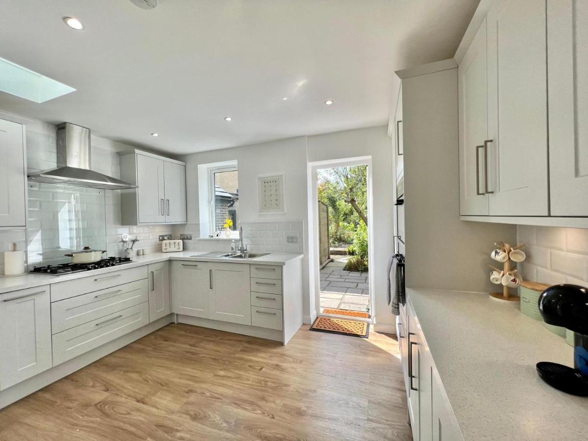Family Home In Hampshire - Sleeps Up To 9 People With 3 Parking Spaces Winchester Exteriér fotografie
