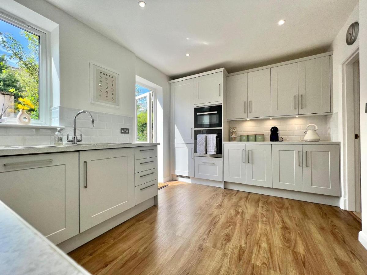 Family Home In Hampshire - Sleeps Up To 9 People With 3 Parking Spaces Winchester Exteriér fotografie