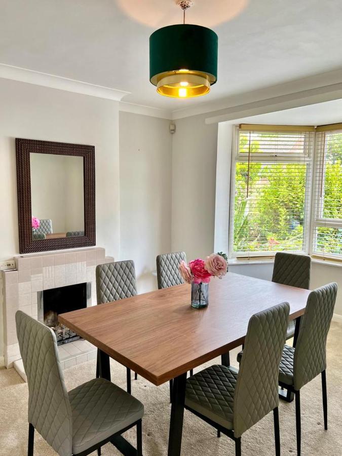 Family Home In Hampshire - Sleeps Up To 9 People With 3 Parking Spaces Winchester Exteriér fotografie