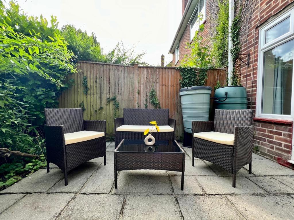 Family Home In Hampshire - Sleeps Up To 9 People With 3 Parking Spaces Winchester Exteriér fotografie
