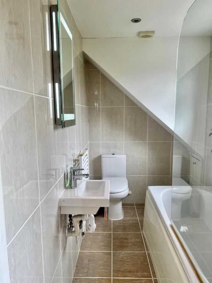 Family Home In Hampshire - Sleeps Up To 9 People With 3 Parking Spaces Winchester Exteriér fotografie