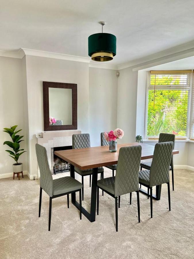 Family Home In Hampshire - Sleeps Up To 9 People With 3 Parking Spaces Winchester Exteriér fotografie