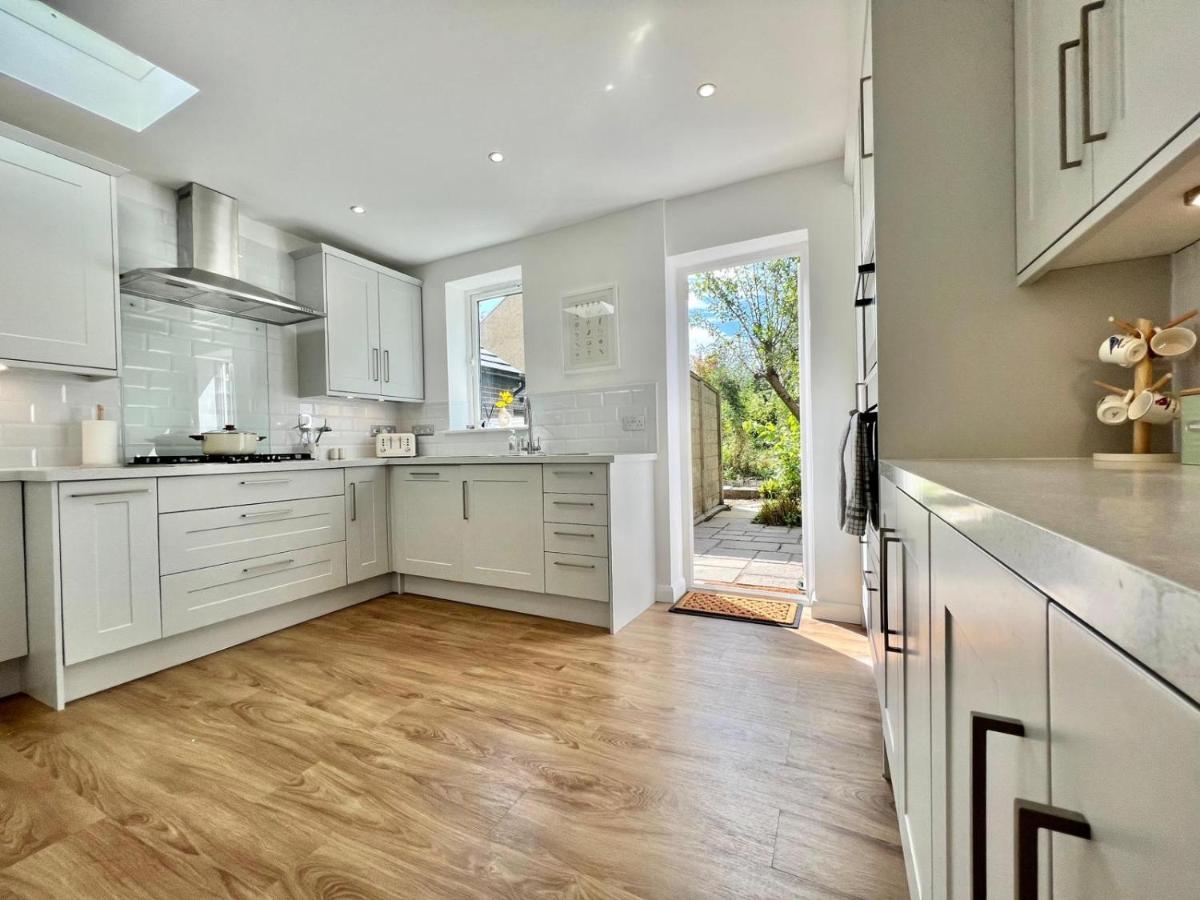 Family Home In Hampshire - Sleeps Up To 9 People With 3 Parking Spaces Winchester Exteriér fotografie