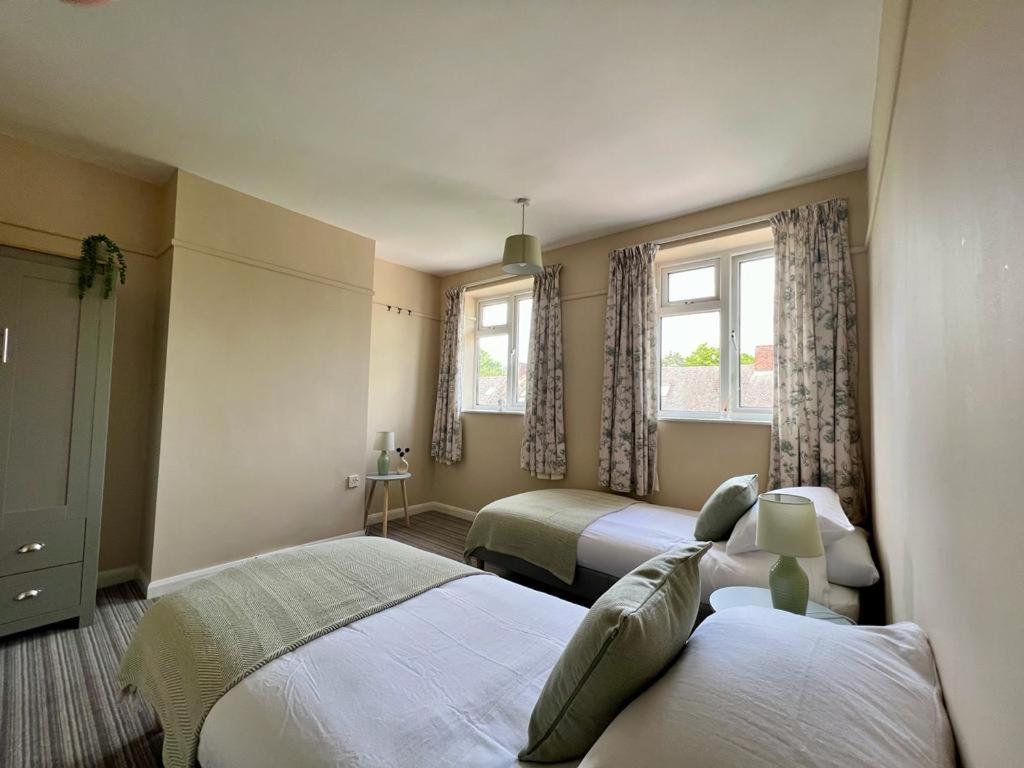 Family Home In Hampshire - Sleeps Up To 9 People With 3 Parking Spaces Winchester Exteriér fotografie